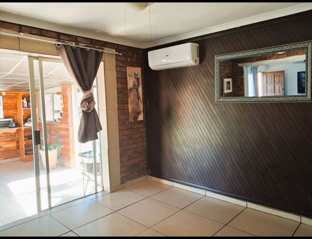 3 BEDROOM FREEHOLD FOR SALE IN KEMPTON PARK EXT 2